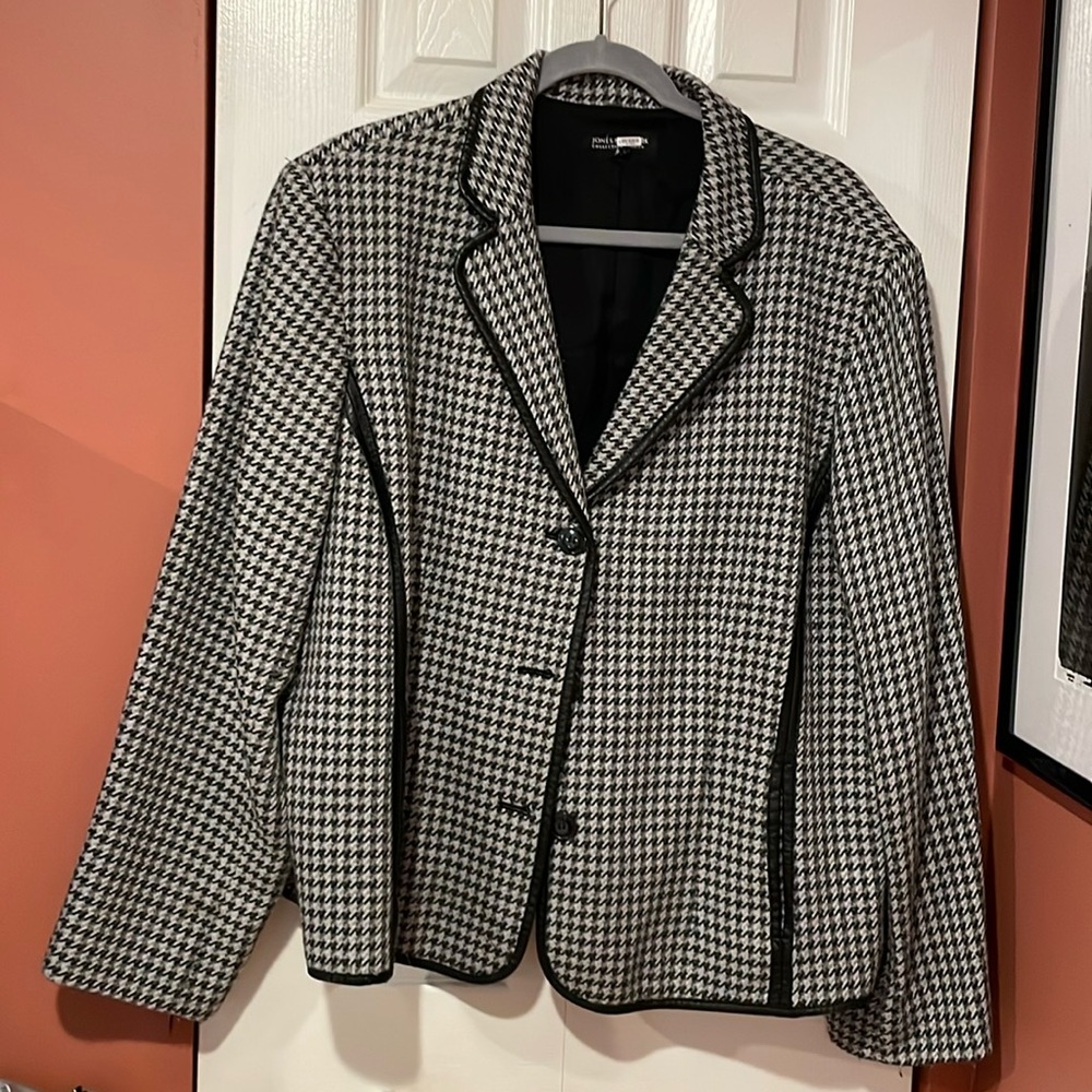 Jones New York Houndstooth Blazer, size 24W.  Vintage!